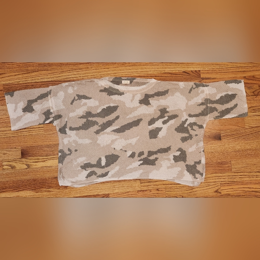 POL Clothing, Oversized Camo Top (Syle number: BST416)